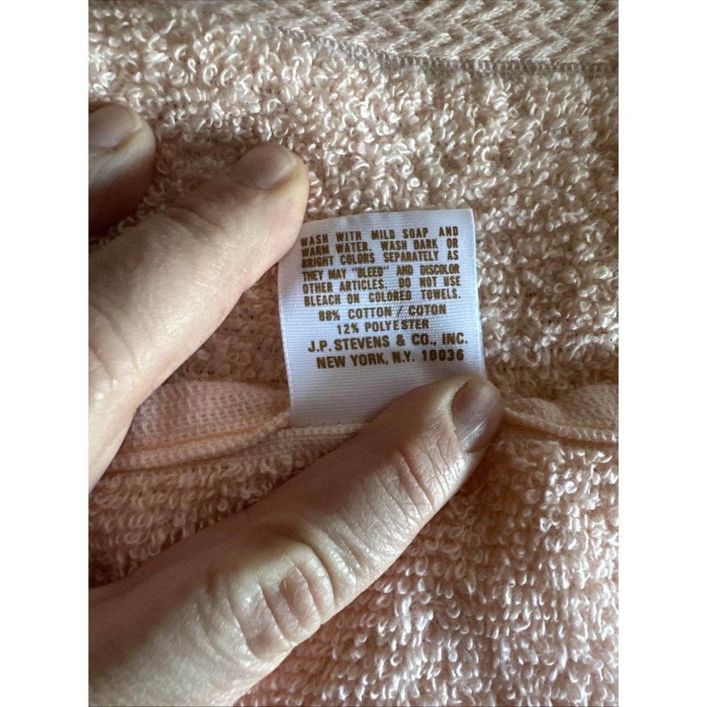 Soft Peach Bath Towel Set with Lace Trim - Picture 8 of 16